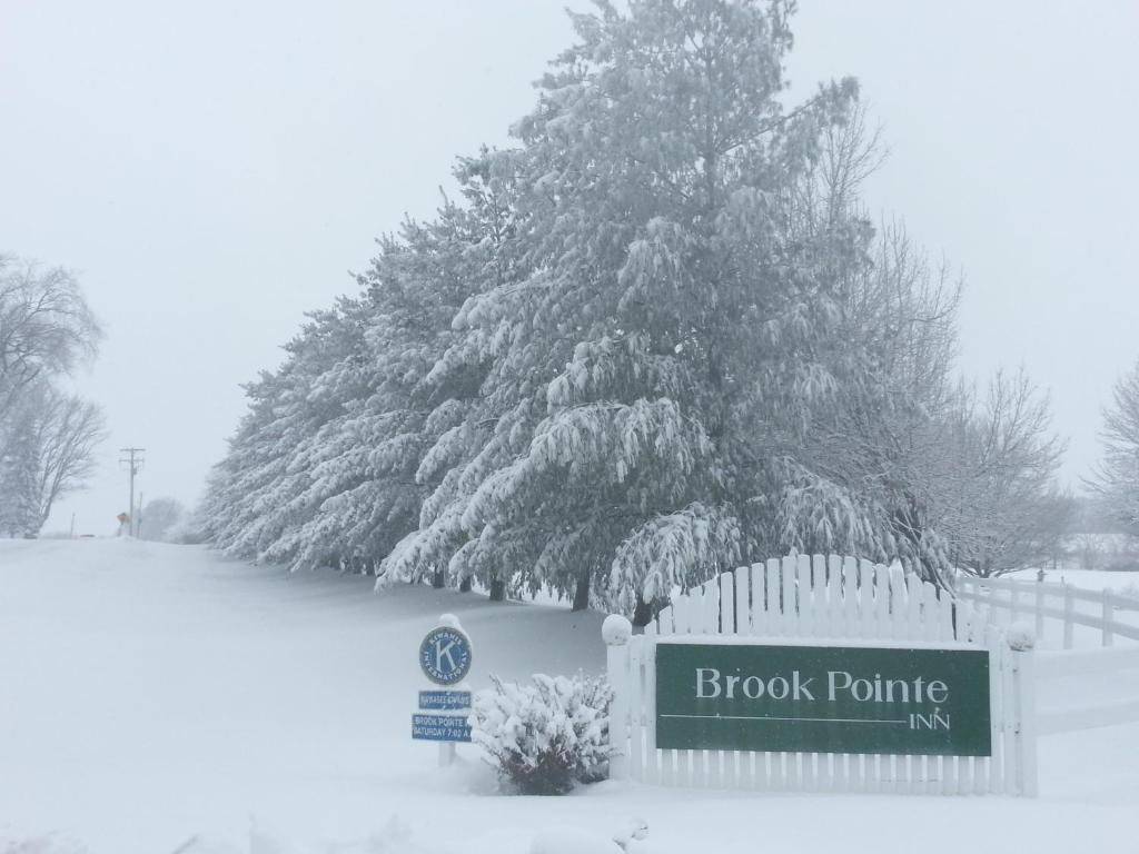 Brook Pointe Inn Syracuse ภายนอก รูปภาพ